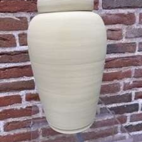 Lys beige urne i stilrent design