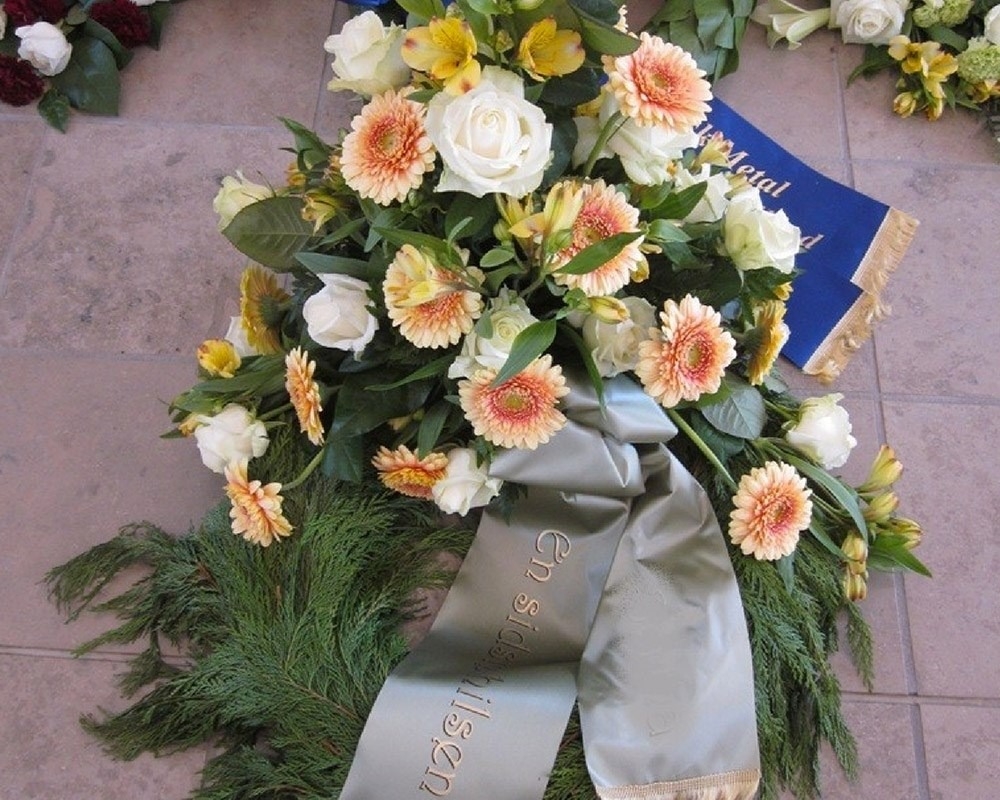 Blomsterdekoration til begravelse og bisættelse i Gråsten og på Als.